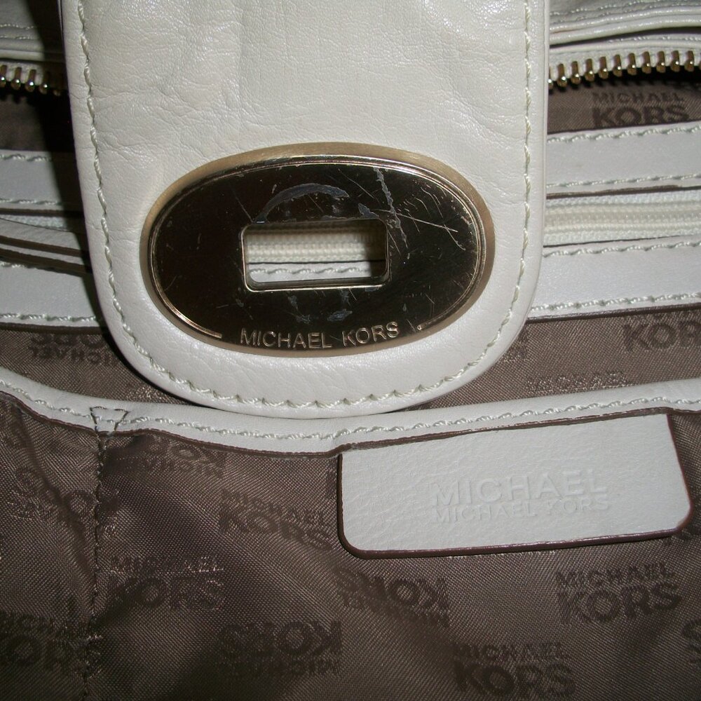 Michael Kors Vintage White Leather Shoulder Bag - Picture 15 of 16